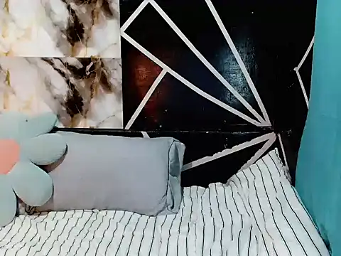 urgirl_mikah Show Webcam