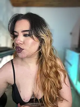 צ'אט XXX בשידור חי של NikkiNix