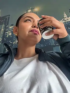 Sara-77 – Naživo XXX chat