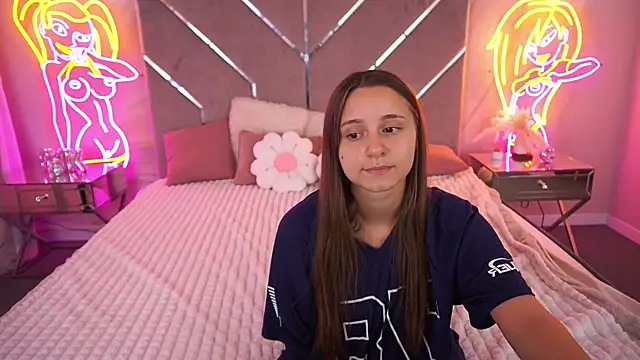 دردشة TinyNatalie الجنسية المباشرة