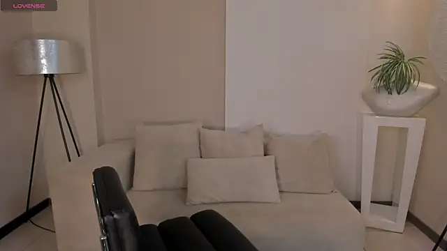 SunnyRivers live XXX chat