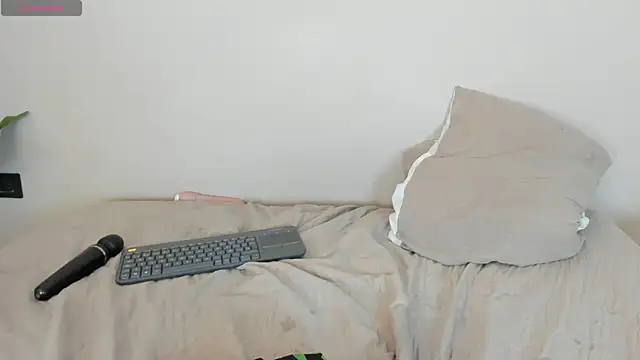 ainaah_'s Live XXX Chat
