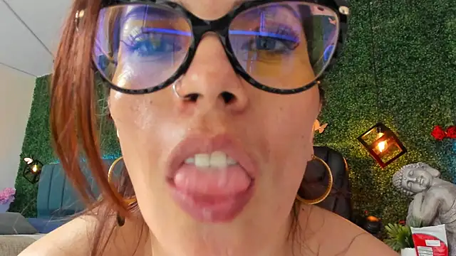 Chat XXX en directo de Linagh_