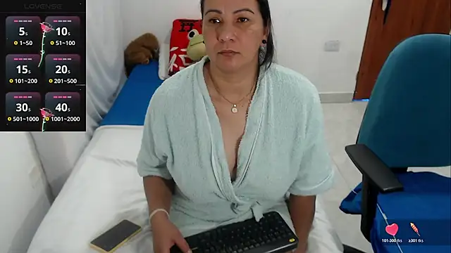 LAURA_Foxht 现场XXX聊天