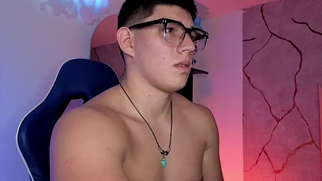 JamesCr_'s Live Chat Room