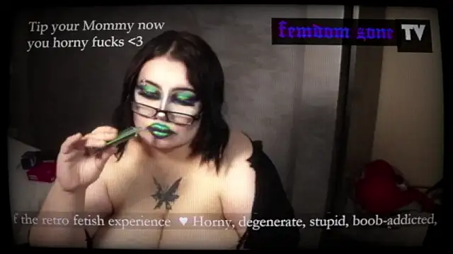 KinkyBaddie69's Live XXX Chat
