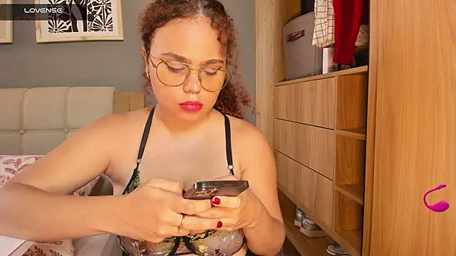 Chat XXX en directo de Bloom_Noor