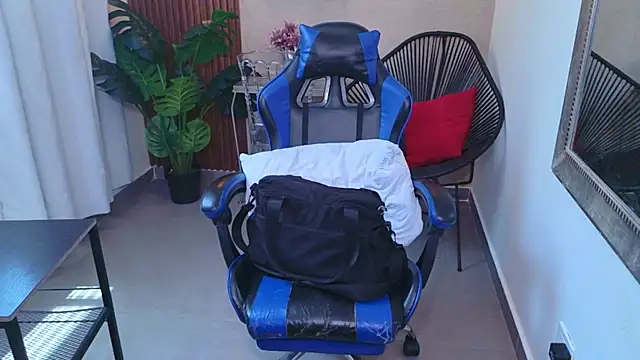 Chat +18 de Kenya--Buhle ao vivo