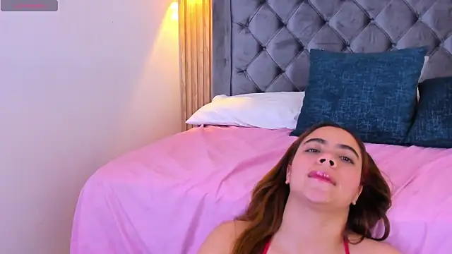 EmilyGracce élő XXX-chatje