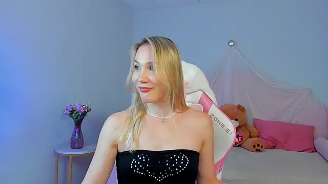 ElaraVoltage's Live XXX Chat