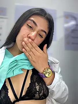 CAROLINE__07 Adlı Modelin Canlı XXX Sohbeti