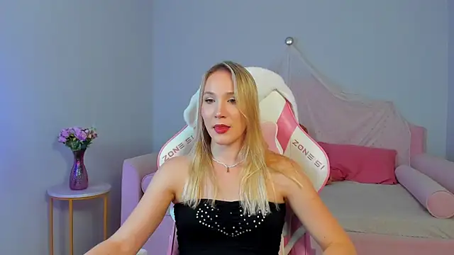 ElaraVoltage Adlı Modelin Canlı XXX Sohbeti
