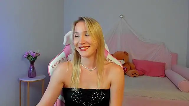 ElaraVoltage live XXX chat