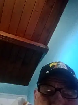 Rootpass222's Live XXX Chat
