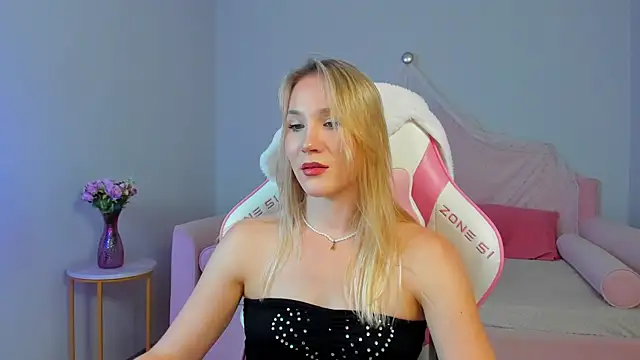 ElaraVoltage's Live XXX Chat