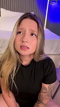 Chat +18 de MiaPetit_ ao vivo