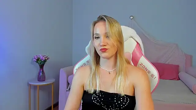 Chat +18 de ElaraVoltage ao vivo