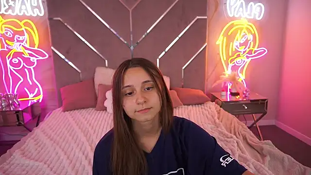 צ'אט XXX בשידור חי של TinyNatalie