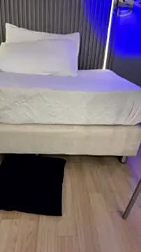 Živý XXX chat MiaPetit_