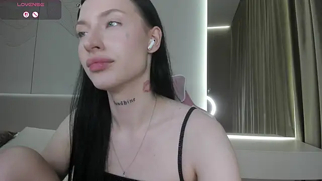 JenniferQueen11 Adlı Modelin Canlı XXX Sohbeti
