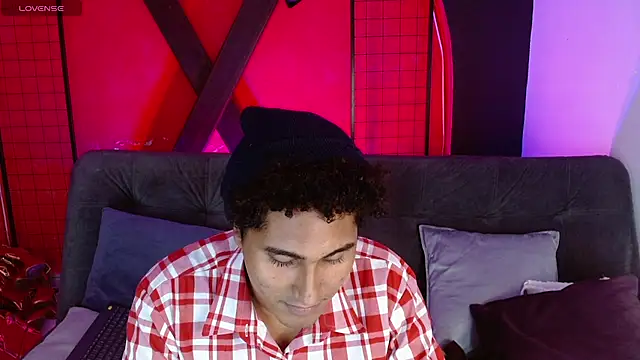 แชท XXX สดของ skart_bigcock