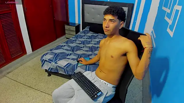Chat XXX en directo de efrain_boy