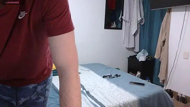 CrazyFrench2's Live XXX Chat