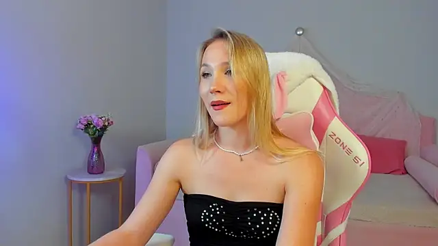 ElaraVoltage's Live XXX Chat
