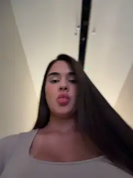 Chatroom XXX en direct de BellaLeclair_