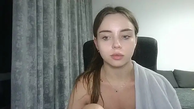 Chatroom XXX en direct de EmilliaMils