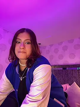 Chat +18 de steffmontespink18 ao vivo
