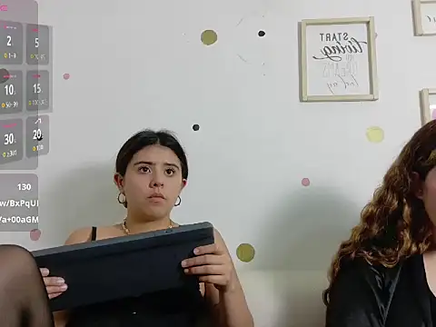 Chat XXX en directo de Emilyblosom-y-MiaRose