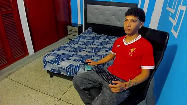 efrain_boy élő XXX-chatje