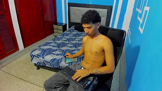 efrain_boy élő XXX-chatje