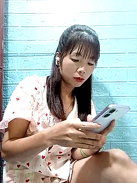 AmyLinee01 即時 XXX 聊天