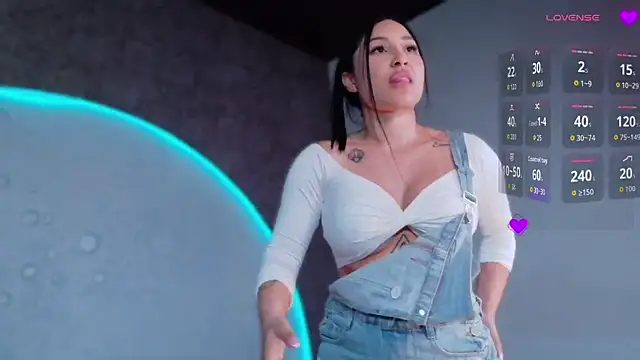 ReinaChloe's Live XXX Chat