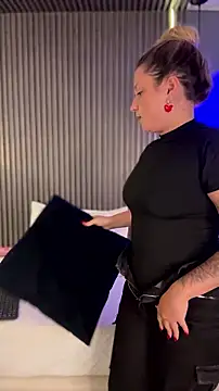 MiaPetit_ Adlı Modelin Canlı XXX Sohbeti