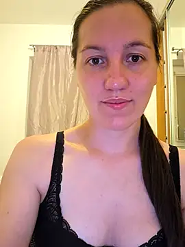 XXX chat uživo modela Nicole-Ray