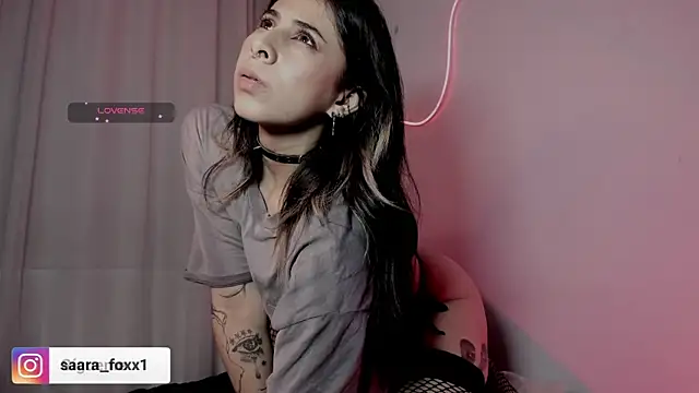 Sara_Foxx1 Adlı Modelin Canlı XXX Sohbeti