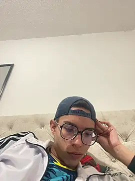 צ'אט XXX בשידור חי של Andres_boy252