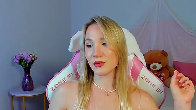 ElaraVoltage's Live XXX Chat