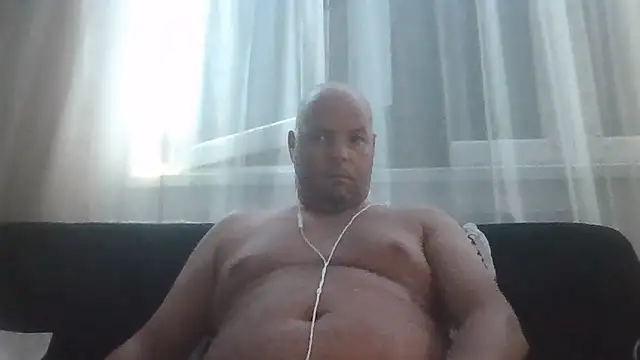 -Titus- webkamerás műsora