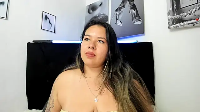 LinaBrowm élő XXX-chatje