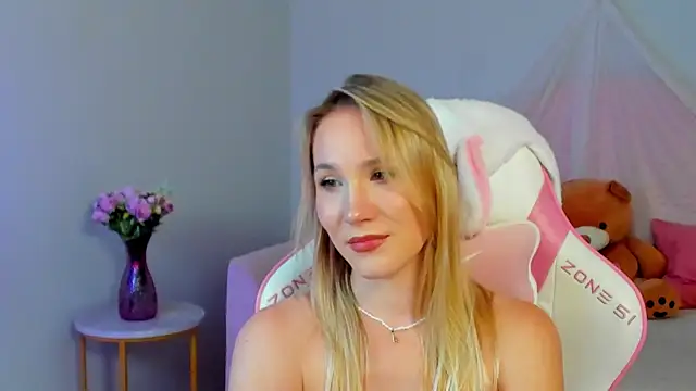 ElaraVoltagen Live XXX chat