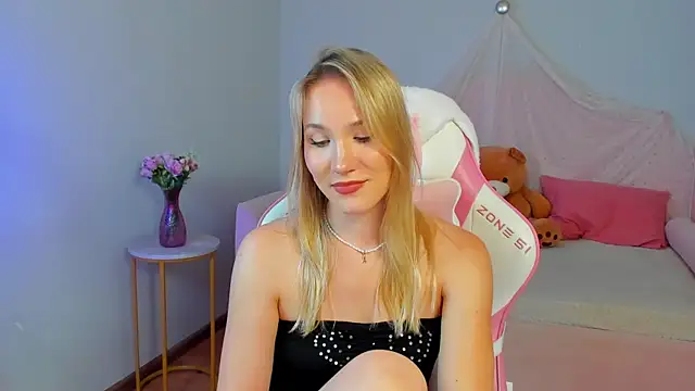 ElaraVoltage's Live XXX Chat
