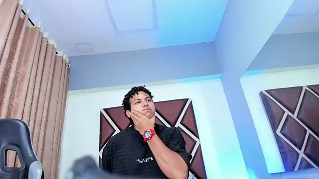 Bryan-88n Live XXX chat