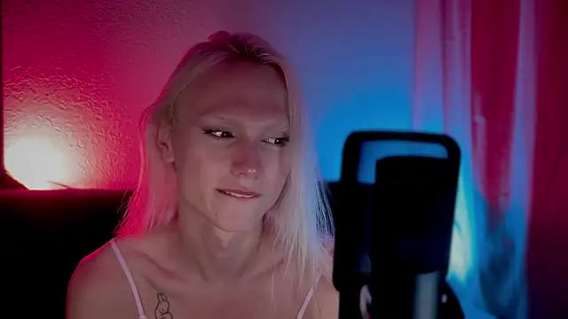 sindLyn Live XXX chat