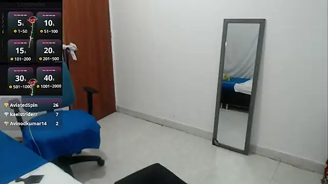 LAURA_Foxhtn Live XXX chat
