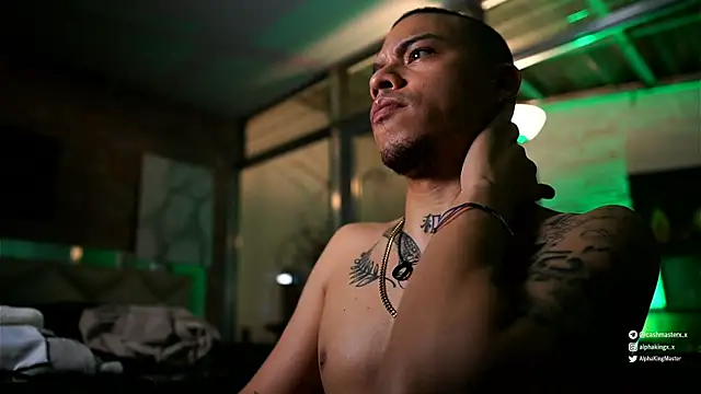 Chat +18 de AlphaMasterXxx ao vivo