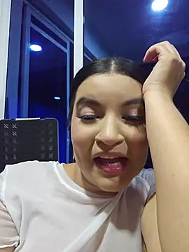 Pretty_Julieta live XXX chat